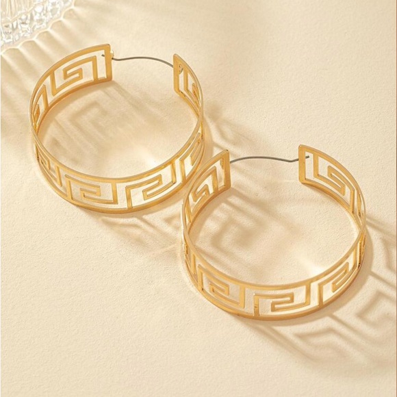 Hoop ❤️ Earrings - Picture 5 of 6